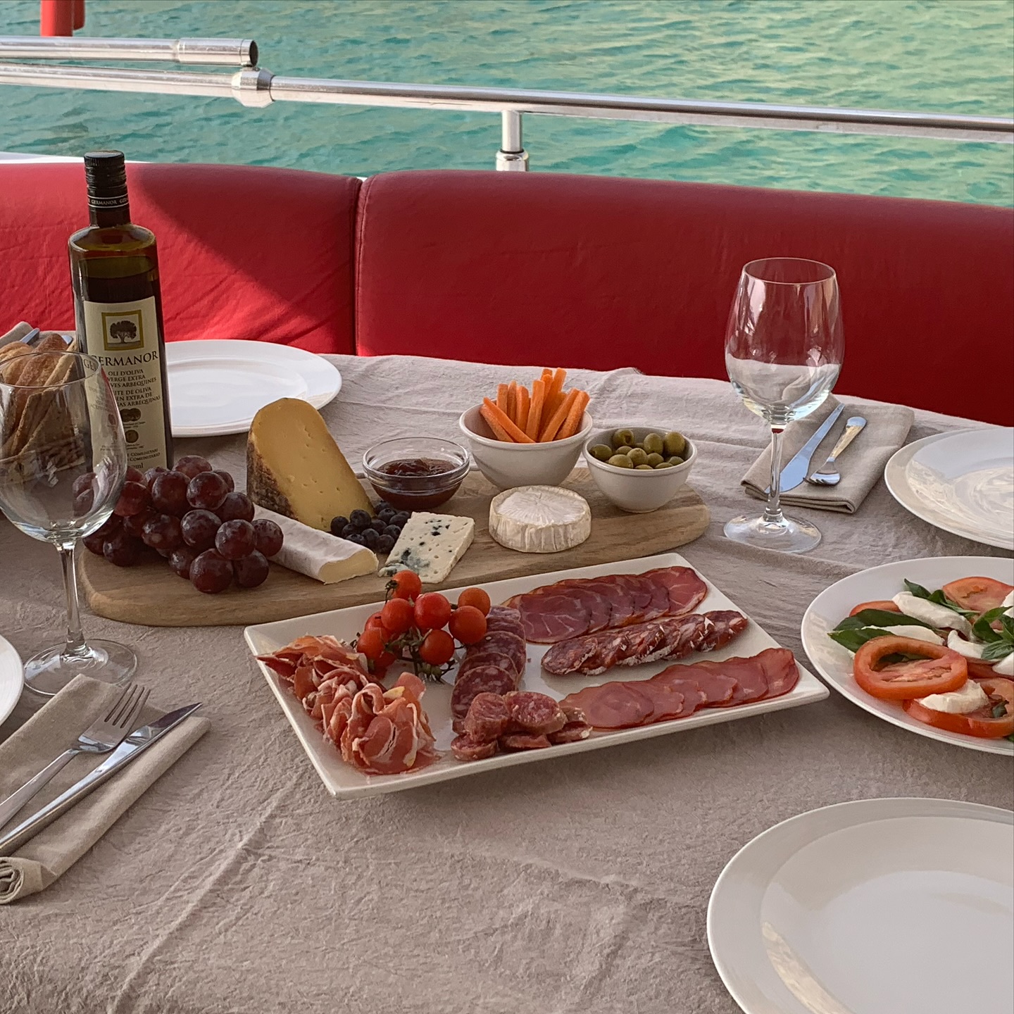 Picada ibérica, quesos y caprese