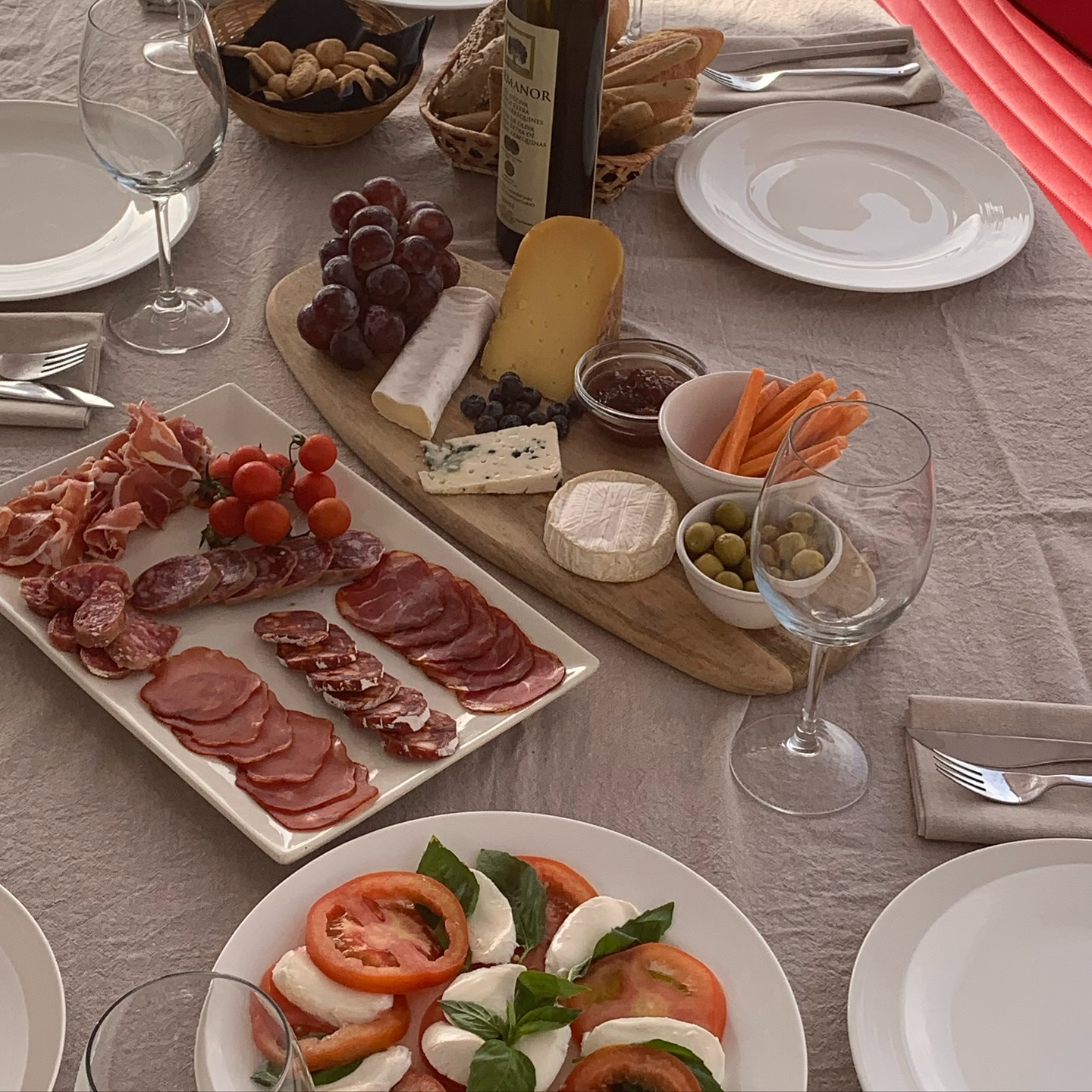 Mesa compartida de aperitivos